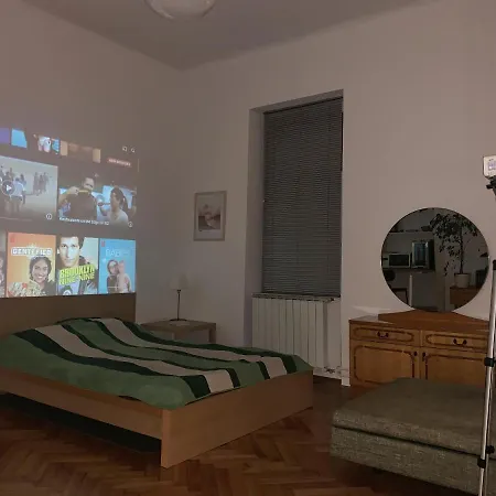 Newly Renovated Studio Near The Park And City * Ljubljana