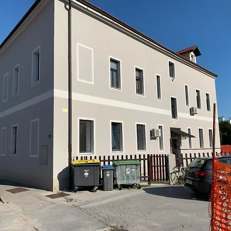 Newly Renovated Studio Near The Park And City Guest house