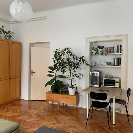 Affittacamere Newly Renovated Studio Near The Park And City